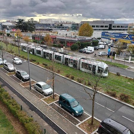 Jolie Appartement Proche Tramway Vénissieux Extérieur photo