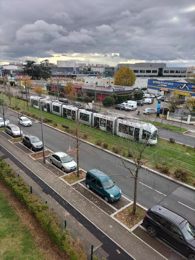 Jolie Appartement Proche Tramway Vénissieux Extérieur photo