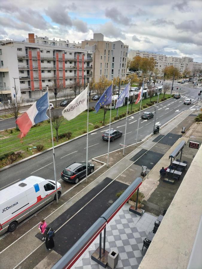 Jolie Appartement Proche Tramway Vénissieux Extérieur photo