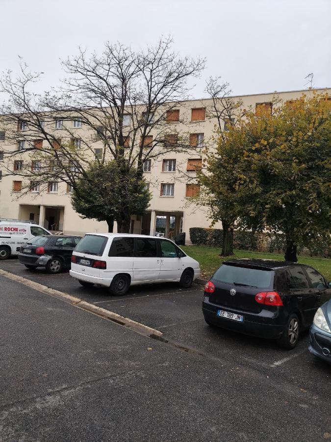 Jolie Appartement Proche Tramway Vénissieux Extérieur photo